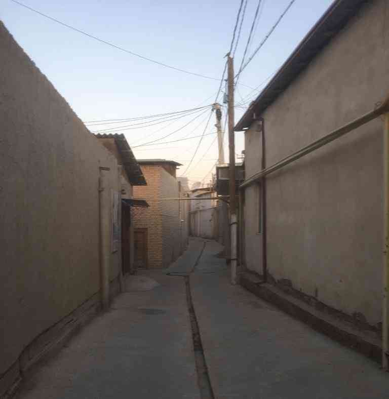 Jalan kecil di Bukhara. (Foto: Dokumentasi Pribadi)