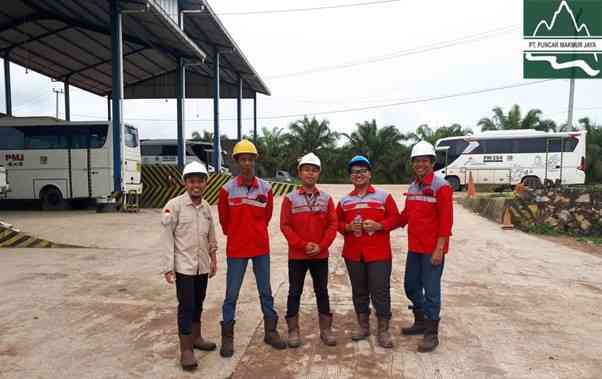 Pekerja Area Bengkel PT. Puncak Makmur Jaya Kalimantan Timur (dok. pribadi)