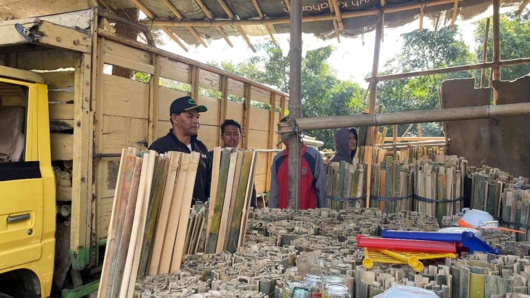 Implementasi kolaborasi pembuatan alat dengan masyarakat Dusun Thekelan/dokpri
