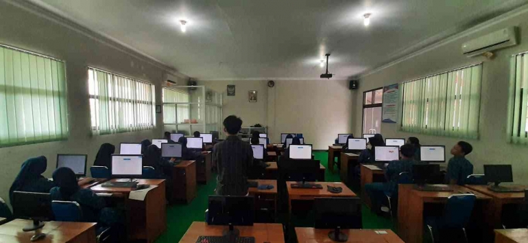 Laboratorium komputer SMA Negeri 3 Purwokerto | Doc. Babeg Opiq 76