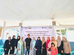 Pelaku Usaha Pangan Desa Pagelaran Bersama Dosen Universitas Al-Azhar Indonesia (Sumber: Dokumen Pribadi)