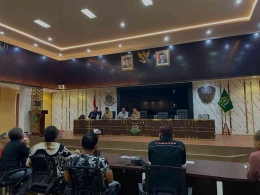 3 Mahasiswa UTM Mengikuti Proses Pengembalian Barang Bukti Kasus Minggus Umboh Di Kejaksaan Negeri Surabaya