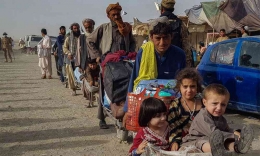 Pengungsi Afghanistan sedang pulang ke negara mereka dari Pakistan. | Sumber: ariananews.af