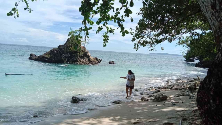 Optimalisasi Potensi Wisata Pesisir Pulau Saparua: Solusi Mengurangi Angka Pengangguran. (sumber: Facebook/Mersye Titahena)