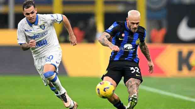 Inter Vs Frosinone: 2 Gol Tanpa Balas Antarkan Nerazzrurri ke Puncak Klasemen. Foto: REUTERS/DANIELE MASCOLO.
