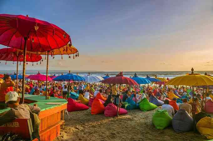Menikmati Sunset Di Salah Satu Pantai di Bali | Sumber IDN Times