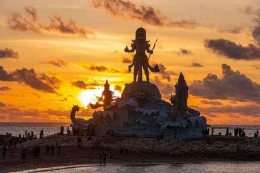 Suasana Matahari Tenggelam Di Pantai Jerman di Bali | Sumber Okezone Travel