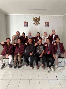 Kelompok Tonjol melakukan survei mengenai pinjol di Kelurahan Wates, Kota Bandung, Jawa Barat Kamis, 12 Oktober 2023(Foto: Kelompok Tonjol)