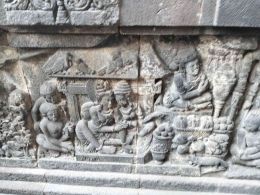 Gambar 1.2 Relief yang ada di Candi Prambanan. Jum'at, 10 November 2023. Daerah Istimewa Yogyakarta
