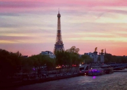 Menara Eiffel dan sungai Seine (Foto: Meike J.M.)
