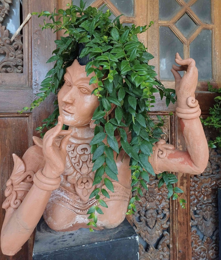 Salah satu karya kreasi Terakota Topiary Garden dari hasil team peneliti Prof. Ponimin & tim UM berkolaborasi dengan peneliti UTM Johor Malaysia (Dokpri)