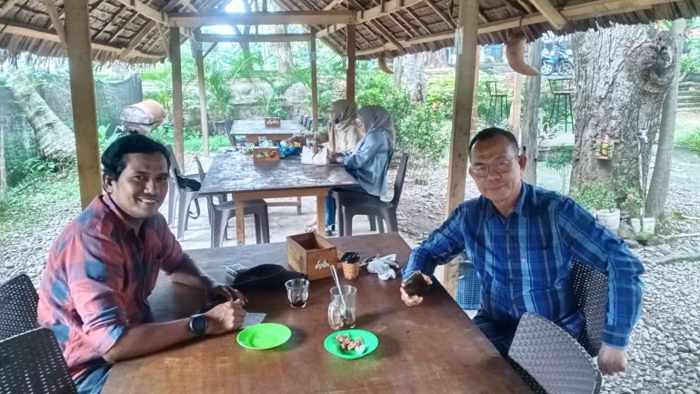 Ngopi bersama Kompasianer Tabrani Yunis di Warung Cut Ayah, Banda Aceh 