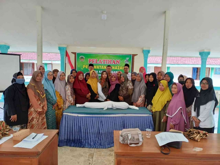 Pelatihan Perawatan Jenazah Perempuan di Desa Krandegan(dok.panitia)