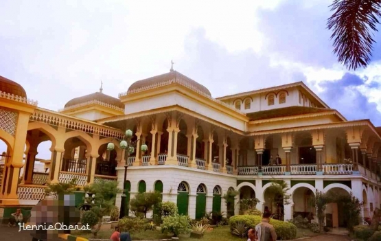 Istana Maimun - Kesultanan Deli di Medan | foto: HennieOberstÂ
