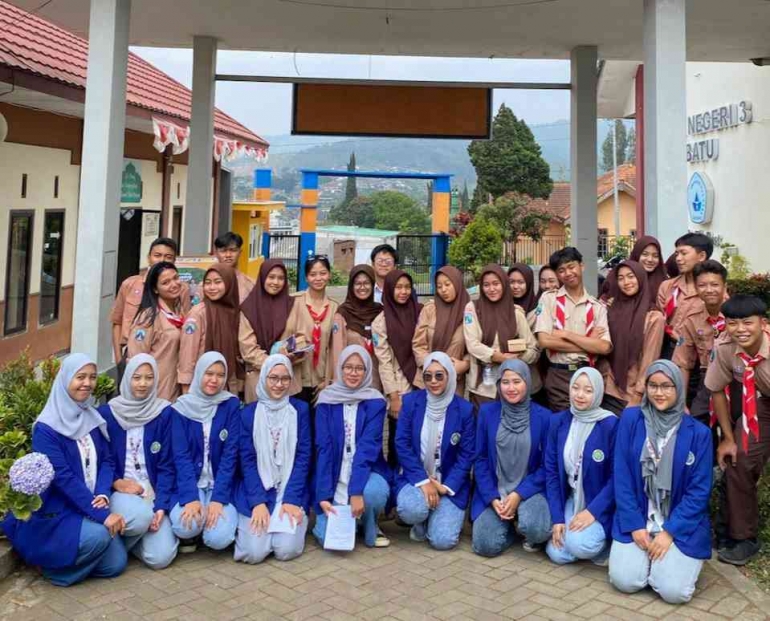 Mahasiswa UM dengan Siswa/i SMA Negeri 3 Kota Batu (Dokpri)