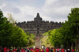 Para Atlet menikmati keindahan Borobudur setelah finish (dokpri)