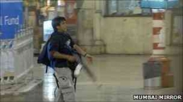 Teroris Mohammad Ajmal Amir Kasab di Mumbai. | Sumber: Mumbai Mirror/BBC