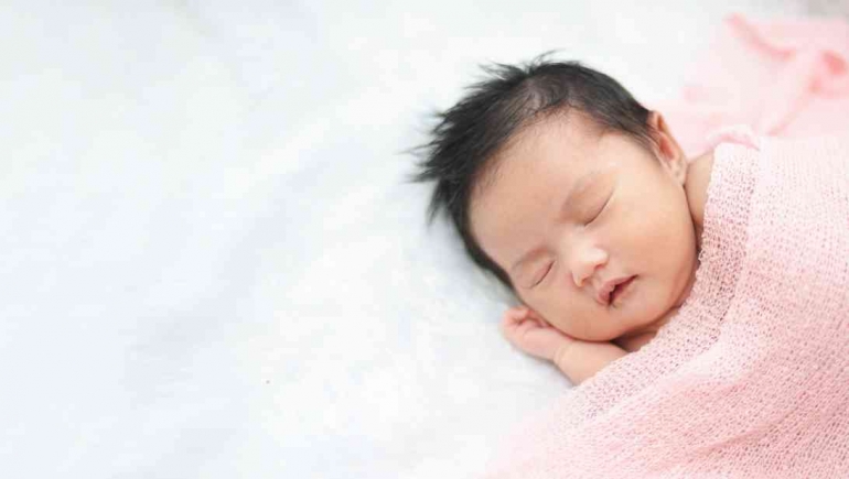 Kontroversi Seputar Penggunaan Bantal pada Bayi | klikdokter.com