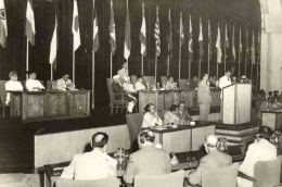 Presiden Soekarno dalam KAA 1955 (sumber: kemdikbud via kompas.com)