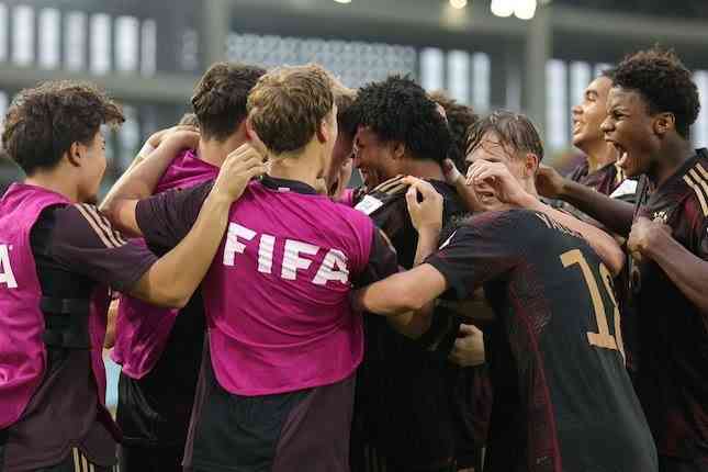 Timnas Jerman U-17 merayakan kemenangan mereka atas Argentina U-17 di semifinal Piala Dunia U-17 2023. Foto : bola.com