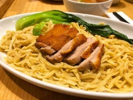 Bebek Panggang atau bebek Peking, salah satu menu favorit di Imperial Kitchen & Dimsum. Sumber: pergikuliner.com (Mitha Komala)