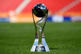 (Trophy Piala Dunia U-17 Diperebutkan Oleh Empat Tim yang Masih Bertahan Dok: rri.go.id)
