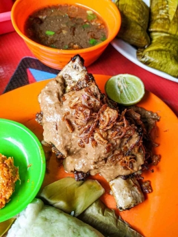 Inputhttps://www.feastin.id/eating-out/coto-dan-konro-di-kramat sumber gambar