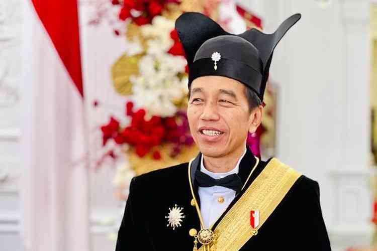 Presiden Jokowi mengenakan busana tradisional Raja Jawa. (Dokumentasi/Sekretariat Presiden)