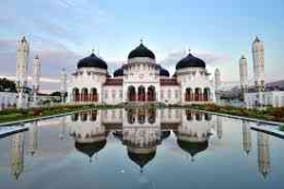Masjid Raya Baiturrahman yang dibangun pada masa pemerintahan Sultan Iskandar Muda.(Shutterstock/FREDOGRAPHY.ID)