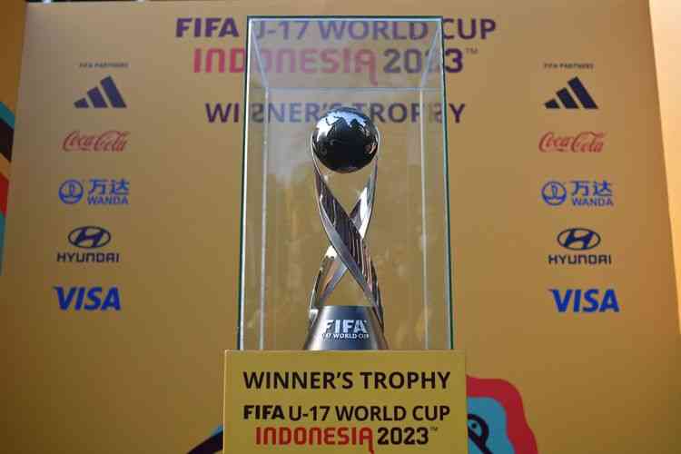(Trophy Piala Dunia U-17 Diperebutkan Oleh Dua Tim Finalis Jerman VS Prancis Dok: bola.kompas.com)