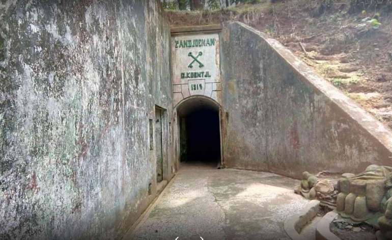 Pintu Masuk ke Benteng Pertahanan Belanda di Tahura Gunung Kunci, Sumedang. (Sumber: sumedangkab.go.id)