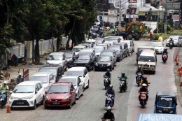 Untung dan Rugi dari Kebijakan Parkir Liar|News.detik.com