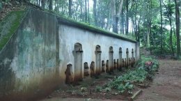 Benteng peninggalan Belanda di Tahura Gunung Palasari. (Sumber: inimahsumedang.com)