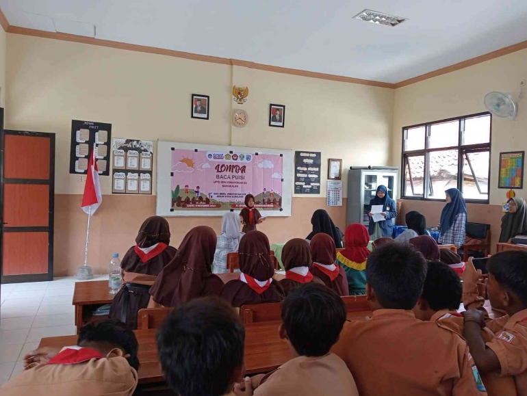 Lomba Baca Puisi di SDN Kemayoran 2 Bangkalan dengan Tema : Guru ... - Img 20231203 Wa0021 656c1bD6De948f3Da16D8792 Lomba Baca Puisi di SDN Kemayoran 2 Bangkalan dengan Tema : Guru ... - Img 20231203 Wa0021 656c1bD6De948f3Da16D8792