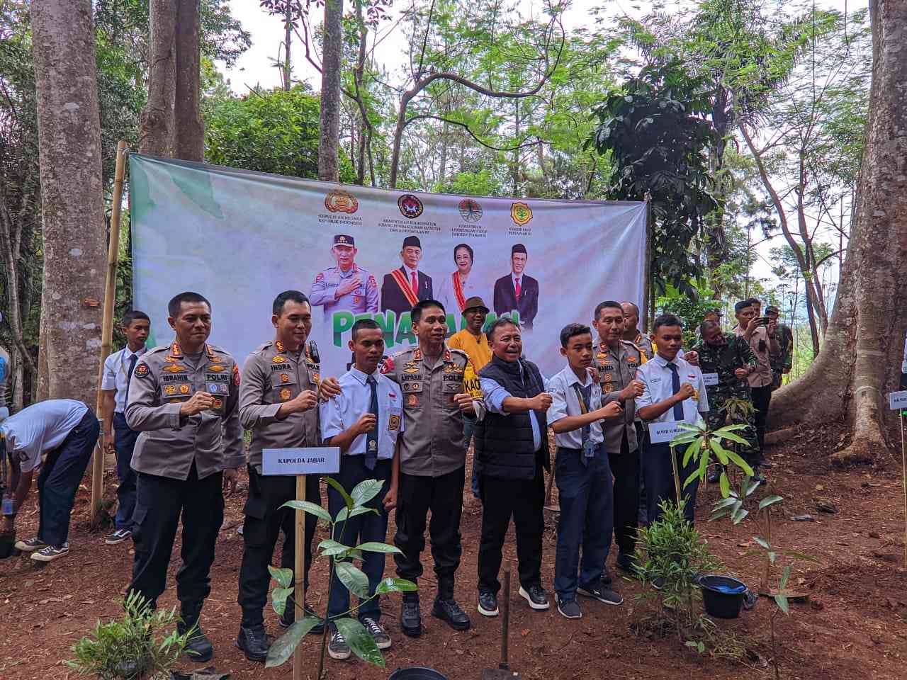 Jelajah Benteng Peninggalan Belanda Di Tahura Gunung Palasari Halaman 1 ...