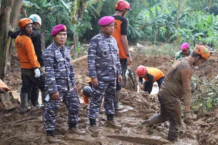 TNI Angkatan Laut Di Garis Terdepan: Tindakan Cepat Tanggap Dalam ...