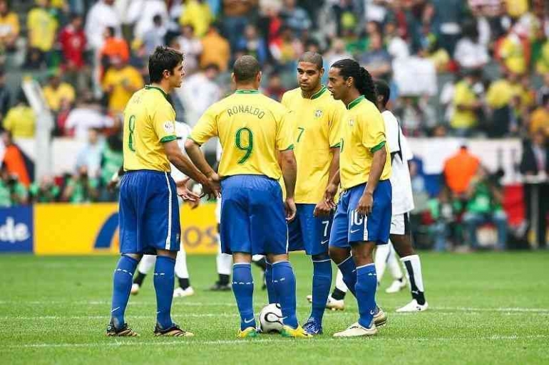 Kaka, Ronaldo, Ronaldinho dan Adriano (Sportskeeda.com)