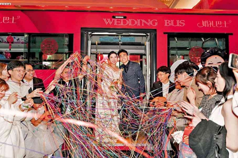 Bus pernikahan (Foto Hongkongwenhui.com)