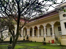 Satu bangunan masa kolonial yang masih digunakan sebagai kantor perusahaan perkebunan di Medan | foto: HennieOberst 