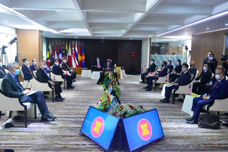 https://asean.org/chairmans-statement-on-the-asean-leaders-meeting-24-april-2021-and-five-point-consensus-2/ 