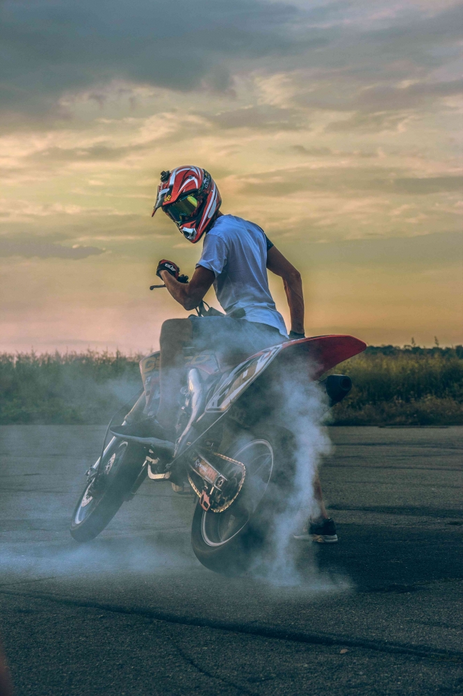 https://www.pexels.com/photo/photo-of-man-riding-motorcycle-1430931/