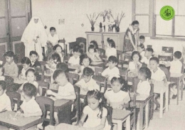 Kelas TK Cor Jesu setelah kemerdekaan RI | Foto : Malang Ursuline Galery