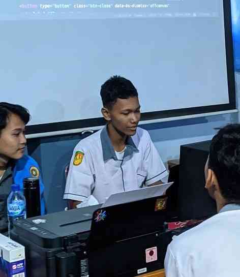 penjelasan coding oleh siswa (dokpri)