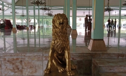 Patung Singa di Pendopo Ageng. Dok Pri