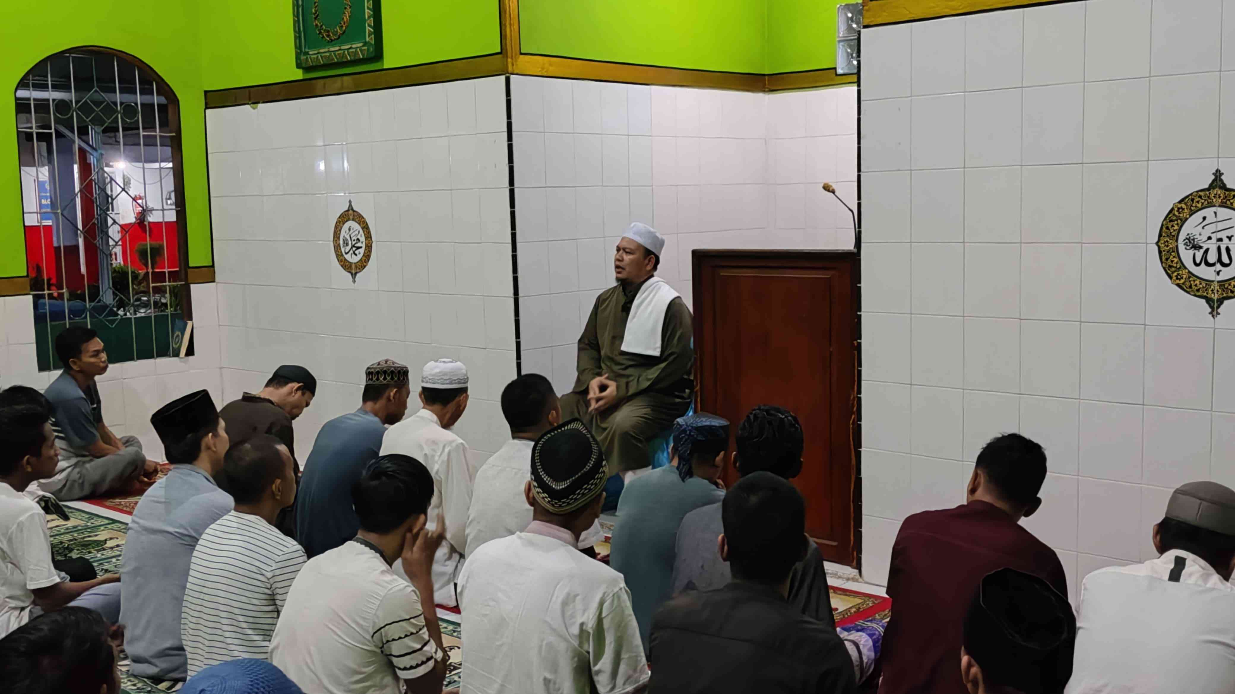 Usai Shalat Subuh Berjamaah, Karutan Prabumulih Berikan Tausiyah Kepada ...