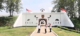 Pintu gerbang pertama di tanggu depan sebelah barat dari Benteng Van Den Bosch, Ngawi. Sumber gambar dokumen pribadi