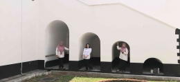 Penjara sangat sempit di bawah tangga untuk isolasi para tahanan di masa penjajahan. Sumber gambar dokumen pribadi