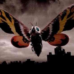 Mothra, monster kupu-kupu raksasa. Sumber: Pinterest (SFR21)