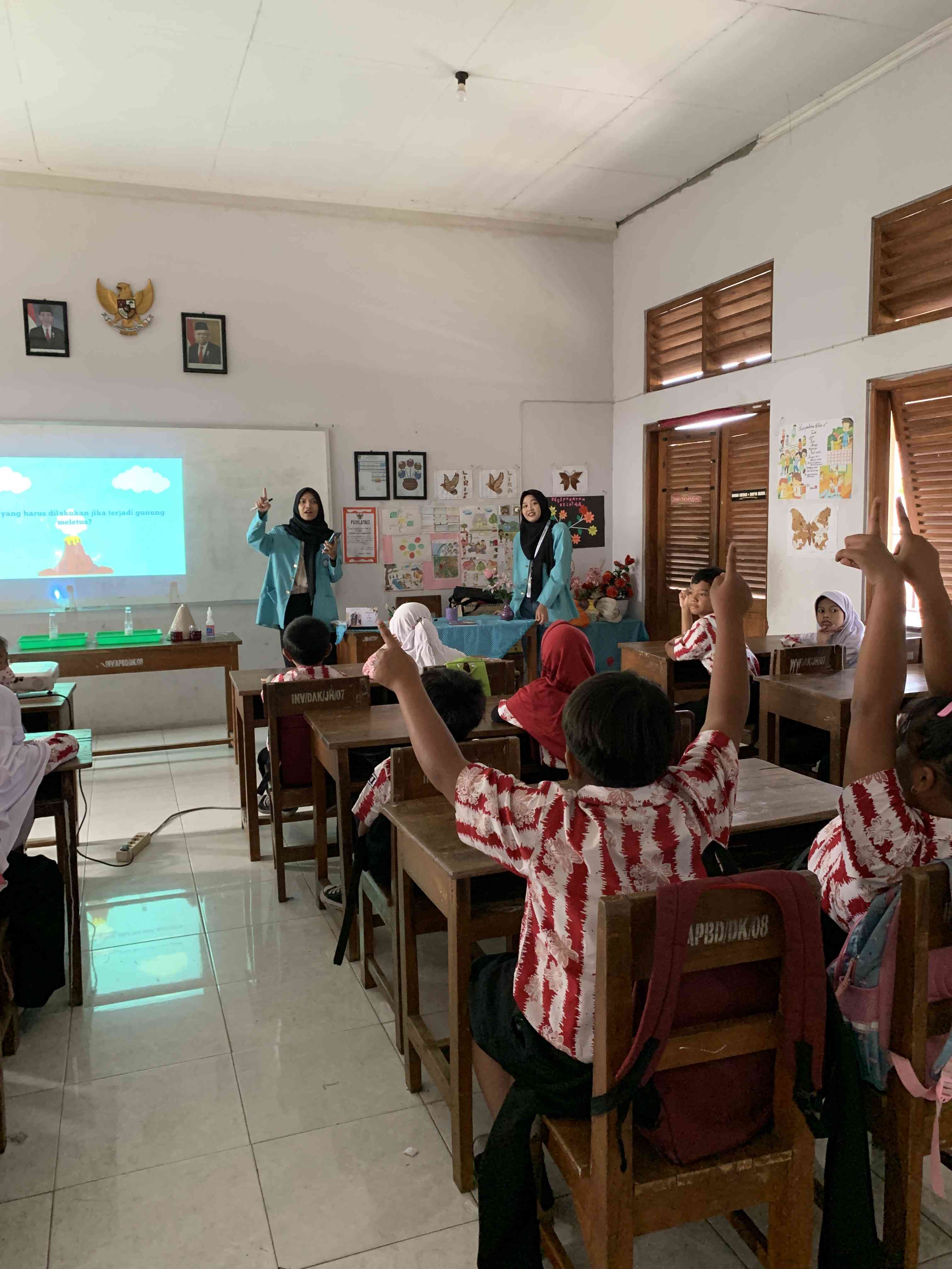 Sosialisasi Pendidikan Mitigasi Bencana Gunung Meletus Di SDN Dukuhan ...