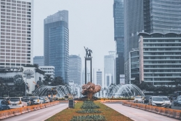 Ilustrasi: Bundaran Hotel Indonesia, Jakarta, dengan Monumen Selamat Datang. (Dok. UNSPLASH/Eko Herwantoro via kompas.com)
